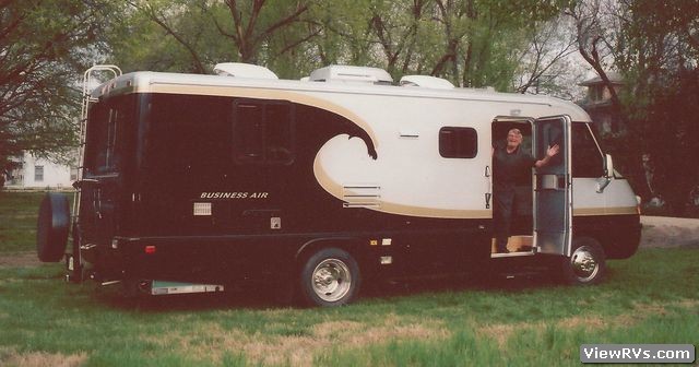 2004 Airstream Land Yacht 26' Motorhome (B)