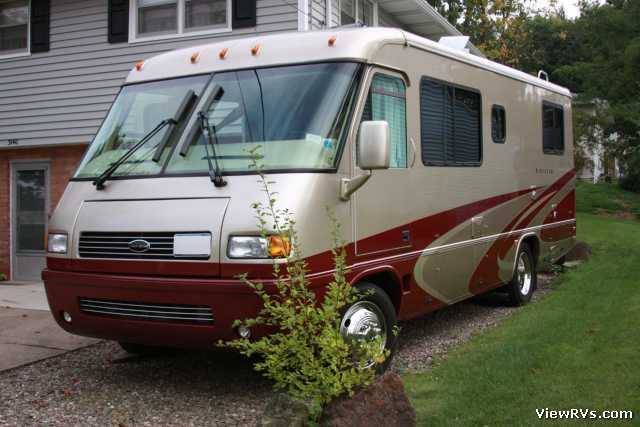 2004 Airstream Land Yacht 26' Motorhome (A) Exterior Road Side