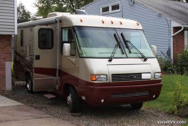 2004 Airstream Land Yacht 26' Motorhome (A) Exterior Front Curb Side