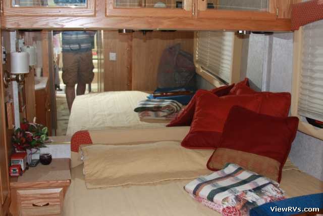 2004 Airstream Land Yacht 26' Motorhome (A) Interior rear Bed