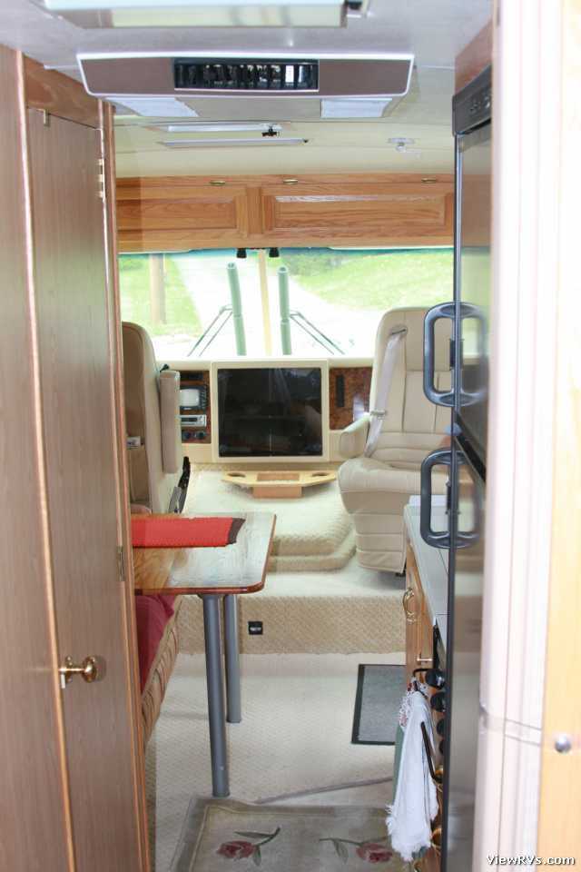 2004 Airstream Land Yacht 26' Motorhome (A) Interior Forward View
