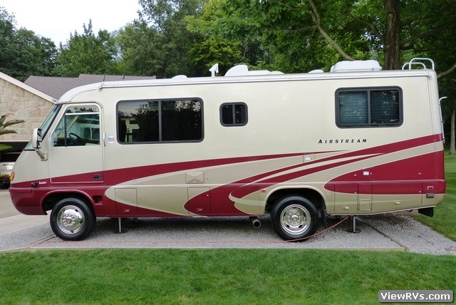 2005 Airstream Land Yacht 26' Motorhome (C)