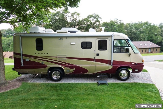 2005 Airstream Land Yacht 26' Motorhome (C)