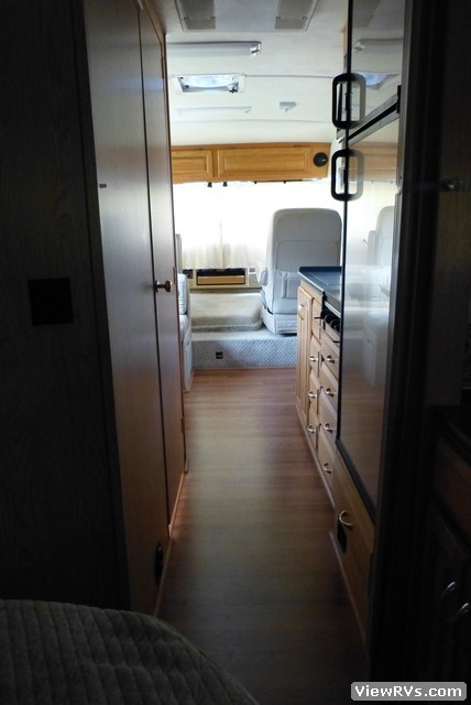2005 Airstream Land Yacht 26' Motorhome (C)