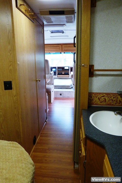 2005 Airstream Land Yacht 26' Motorhome (C)