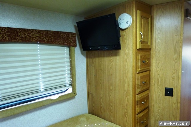 2005 Airstream Land Yacht 26' Motorhome (C)