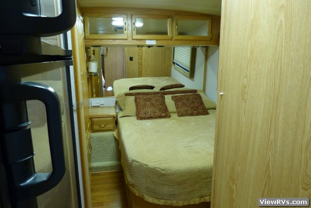 2005 Airstream Land Yacht 26' Motorhome (C)