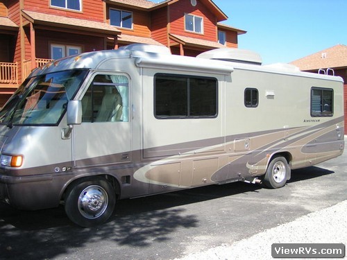 2005 Airstream Land Yacht 30' Motorhome (A)