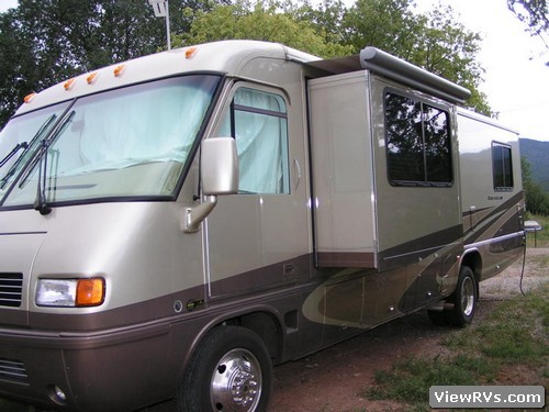 2005 Airstream Land Yacht 30' Motorhome (A)