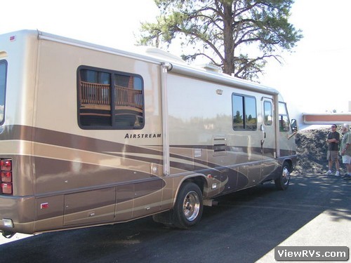 2005 Airstream Land Yacht 30' Motorhome (A)