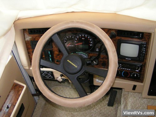 2005 Airstream Land Yacht 30' Motorhome (A)