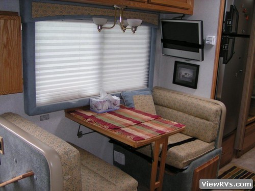 2005 Airstream Land Yacht 30' Motorhome (A)