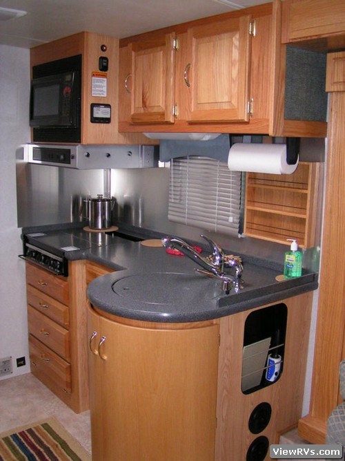 2005 Airstream Land Yacht 30' Motorhome (A)