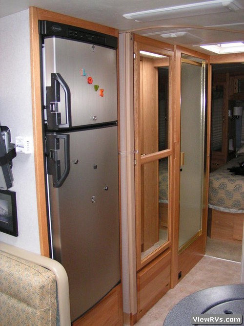 2005 Airstream Land Yacht 30' Motorhome (A)
