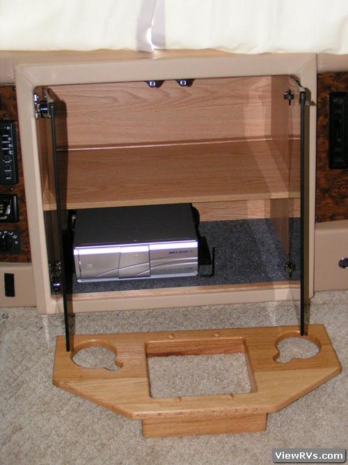 2005 Airstream Land Yacht 30' Motorhome (A)