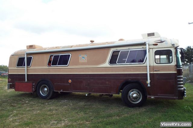 1965 Blue Bird Wanderlodge 31' Motorhome (A)