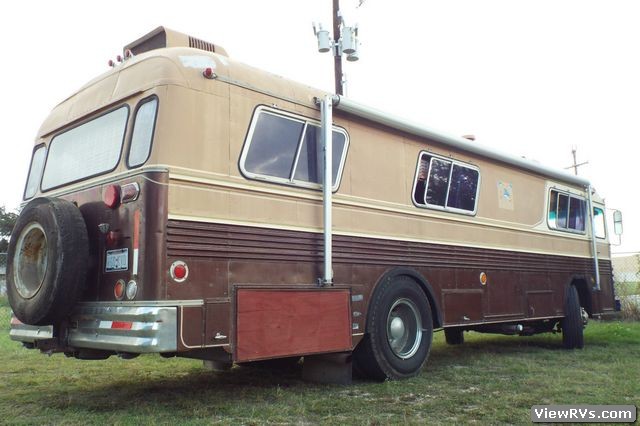 1965 Blue Bird Wanderlodge 31' Motorhome (A)