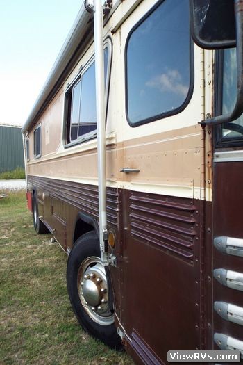 1965 Blue Bird Wanderlodge 31' Motorhome (A)