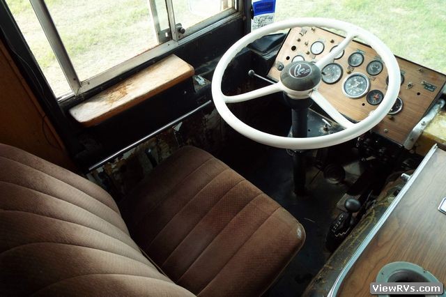 1965 Blue Bird Wanderlodge 31' Motorhome (A)
