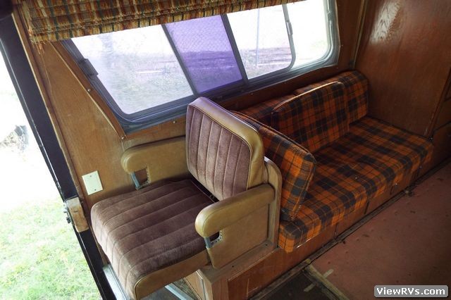 1965 Blue Bird Wanderlodge 31' Motorhome (A)