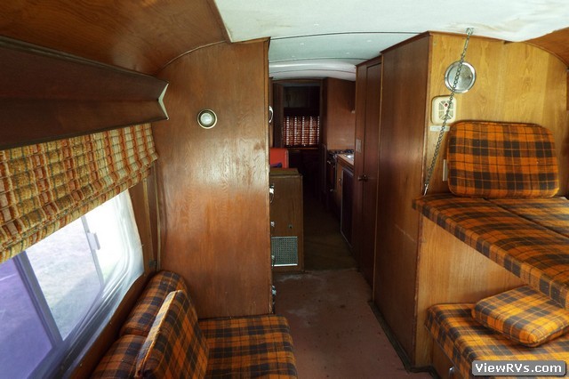 1965 Blue Bird Wanderlodge 31' Motorhome (A)