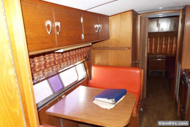 1965 Blue Bird Wanderlodge 31' Motorhome (A)