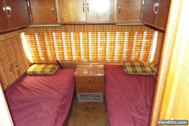 1965 Blue Bird Wanderlodge 31' Motorhome (A)