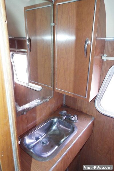 1965 Blue Bird Wanderlodge 31' Motorhome (A)