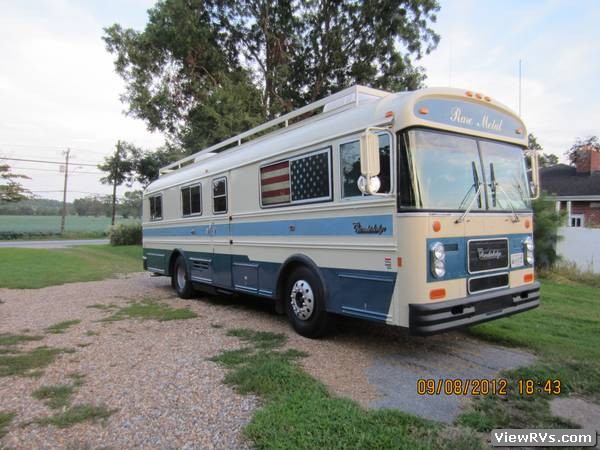 1974 Blue Bird Wanderlodge 33 Motohome (A)