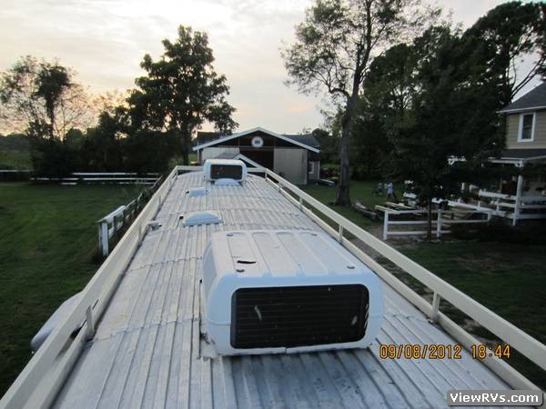 1974 Blue Bird Wanderlodge 33 Motohome (A)