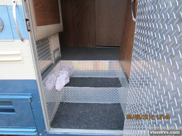 1974 Blue Bird Wanderlodge 33 Motohome (A)