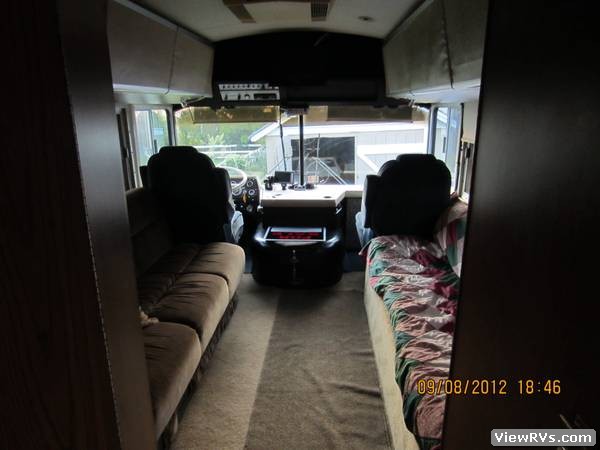 1974 Blue Bird Wanderlodge 33 Motohome (A)