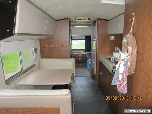 1974 Blue Bird Wanderlodge 33 Motohome (A)