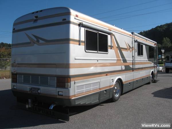 1997 Blue Bird Wanderlodge 40BMC Motorhome (A)