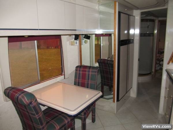 1998 Blue Bird Wanderlodge LXI 41 Motorhome (A)