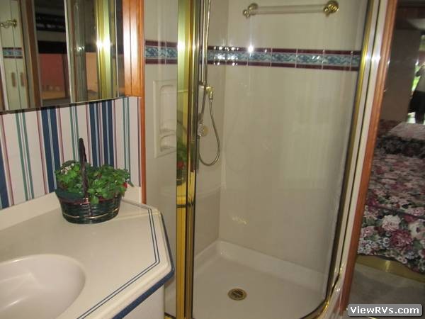 1998 Blue Bird Wanderlodge LXI 41 Motorhome (A)