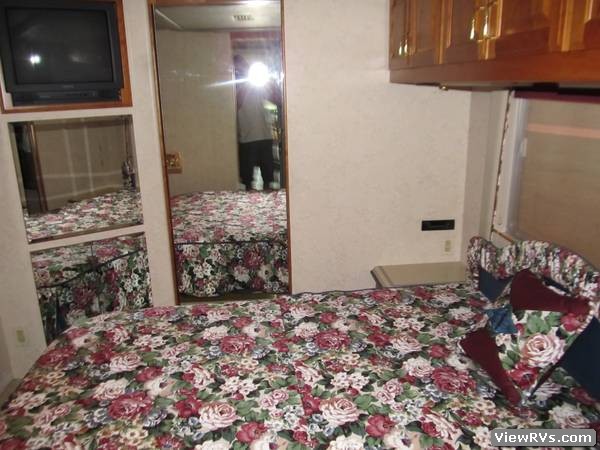 1998 Blue Bird Wanderlodge LXI 41 Motorhome (A)