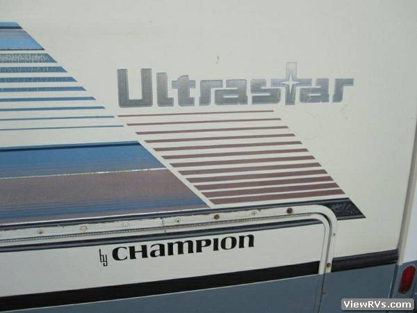 1992 Champion Ultrastar 30' Motorhome (A)