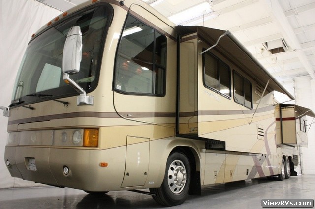 2001 Monaco Signature General 45' Motorhome (A)