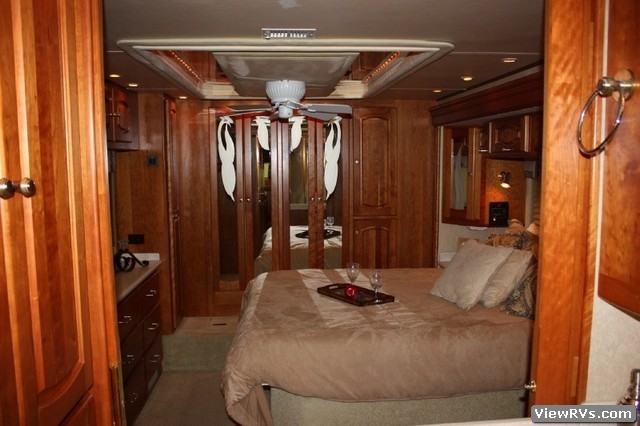 2001 Monaco Signature General 45' Motorhome (A)
