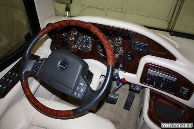 2001 Monaco Signature General 45' Motorhome (A)