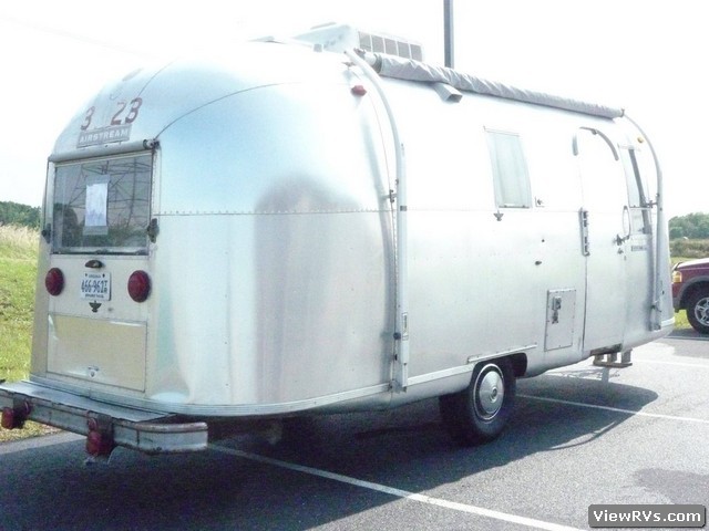 1966 Airstream Safari 22' Travel Trailer (A)