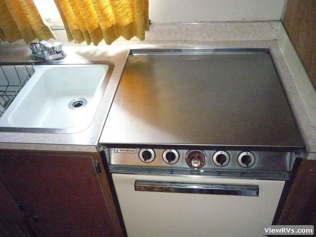 1966 Airstream Safari 22' Travel Trailer (A)