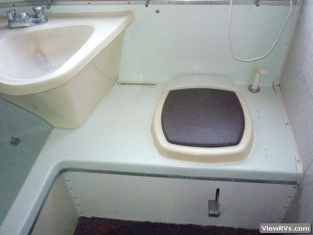 1966 Airstream Safari 22' Travel Trailer (A)