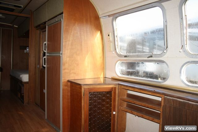 1969 Airstream Travel Trailer Sovereign of the Road 31' (A)