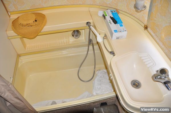 1972 Airstream Sovereign 31' Travel Trailer (C)