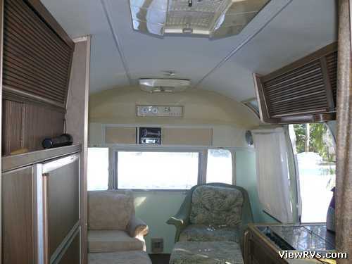 1972 Airstream Ambassador 29' Travel Trailer (A) interior