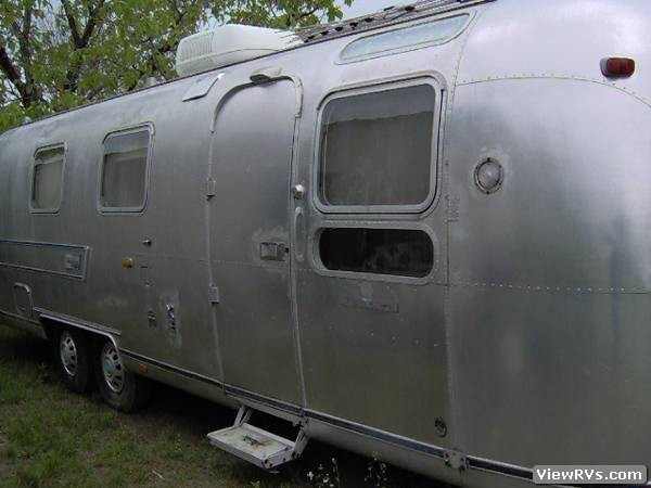 1974 Airstream Trailer Sovereign of the Road 31' (D)