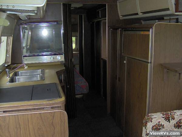 1974 Airstream Trailer Sovereign of the Road 31' (D)