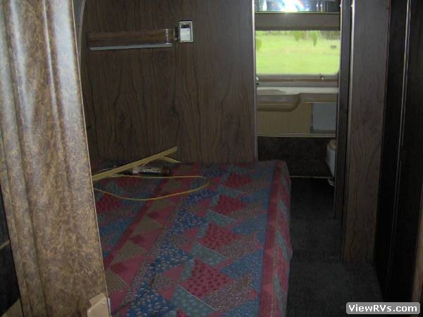 1974 Airstream Trailer Sovereign of the Road 31' (D)